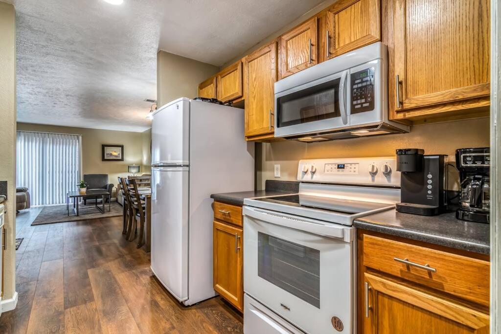 Cozy 3-Bedroom Condo Near Branson Exterior photo